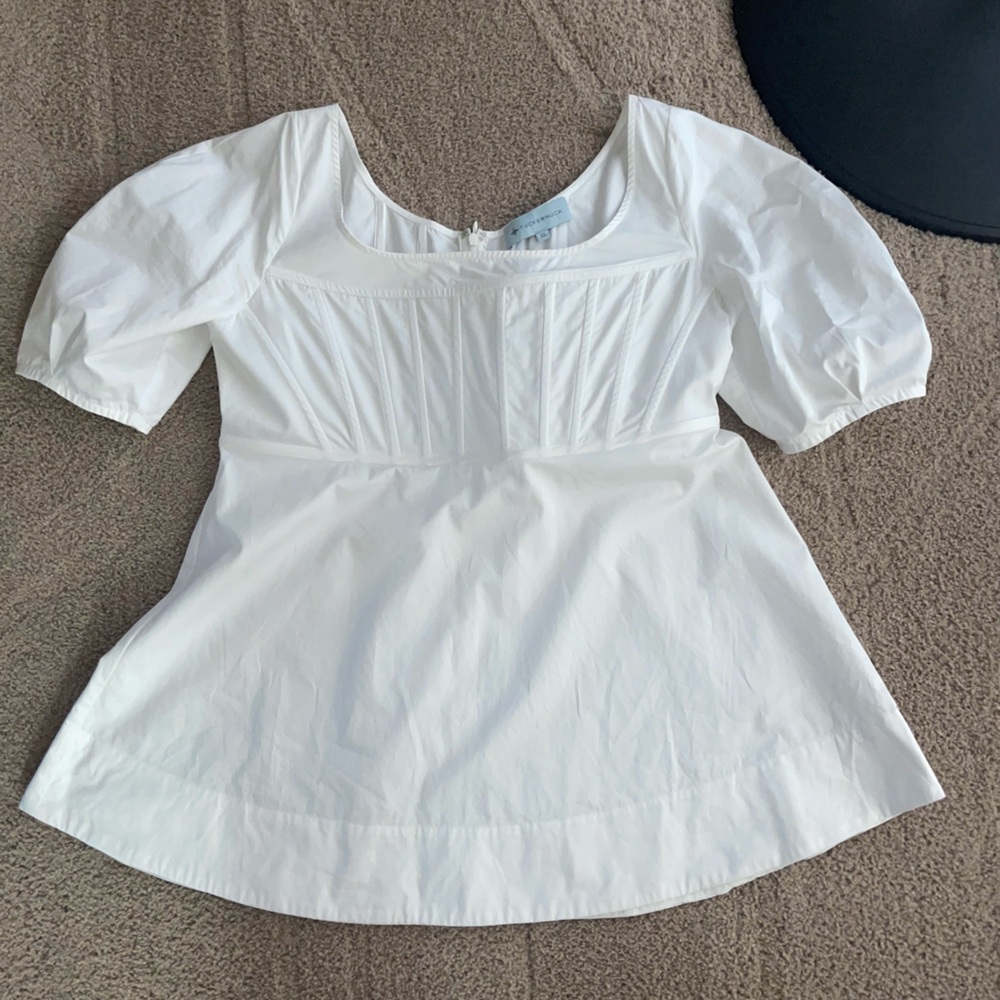 Like new Tuckernuck white cotton blouse. XL zippered back.